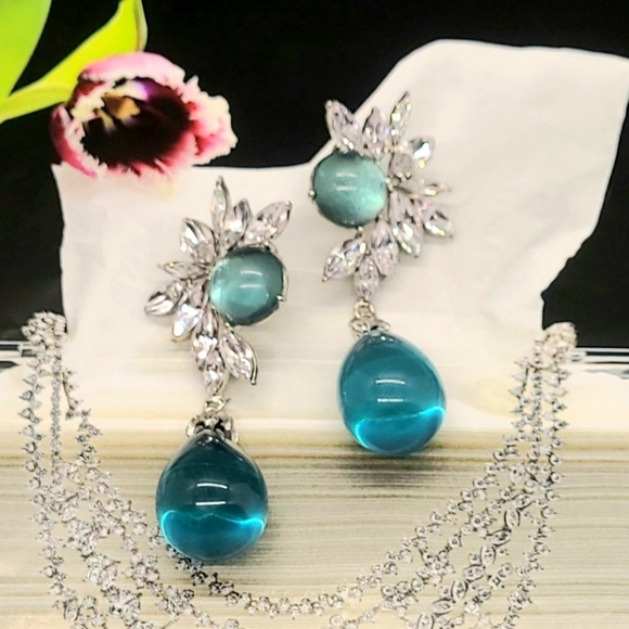 Vintage Style Exaggerated Crystal Leaf Teardrop Silver Earrings - Picture 1 of 6